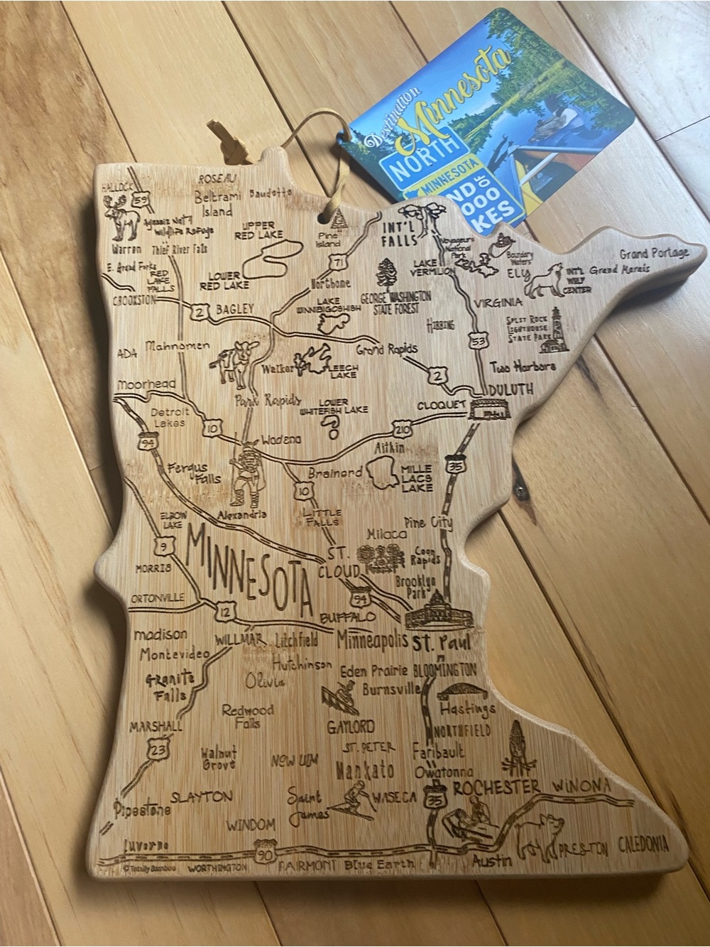 NWT Bamboo Minnesota Cutting Board